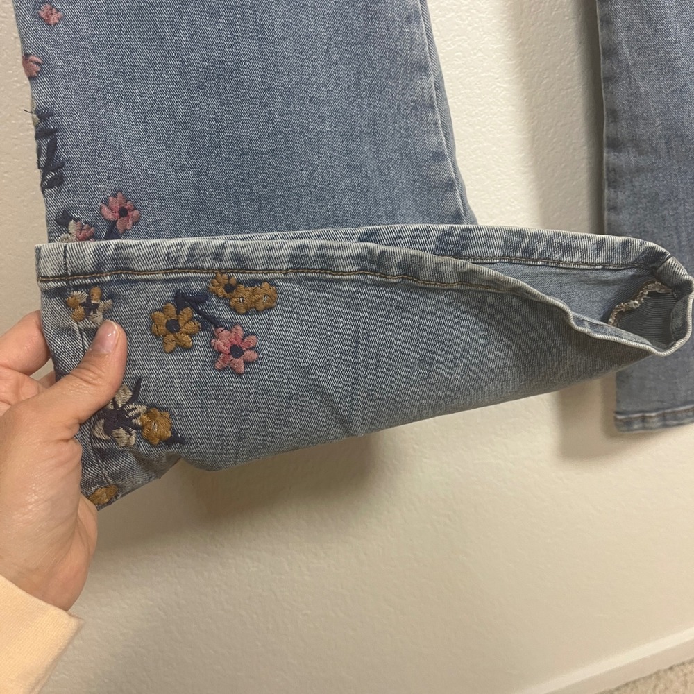 Jessica Simpson Daisy Flare Jeans Light Wash Floral Embroidered Size 10 Boho - Picture 5 of 12